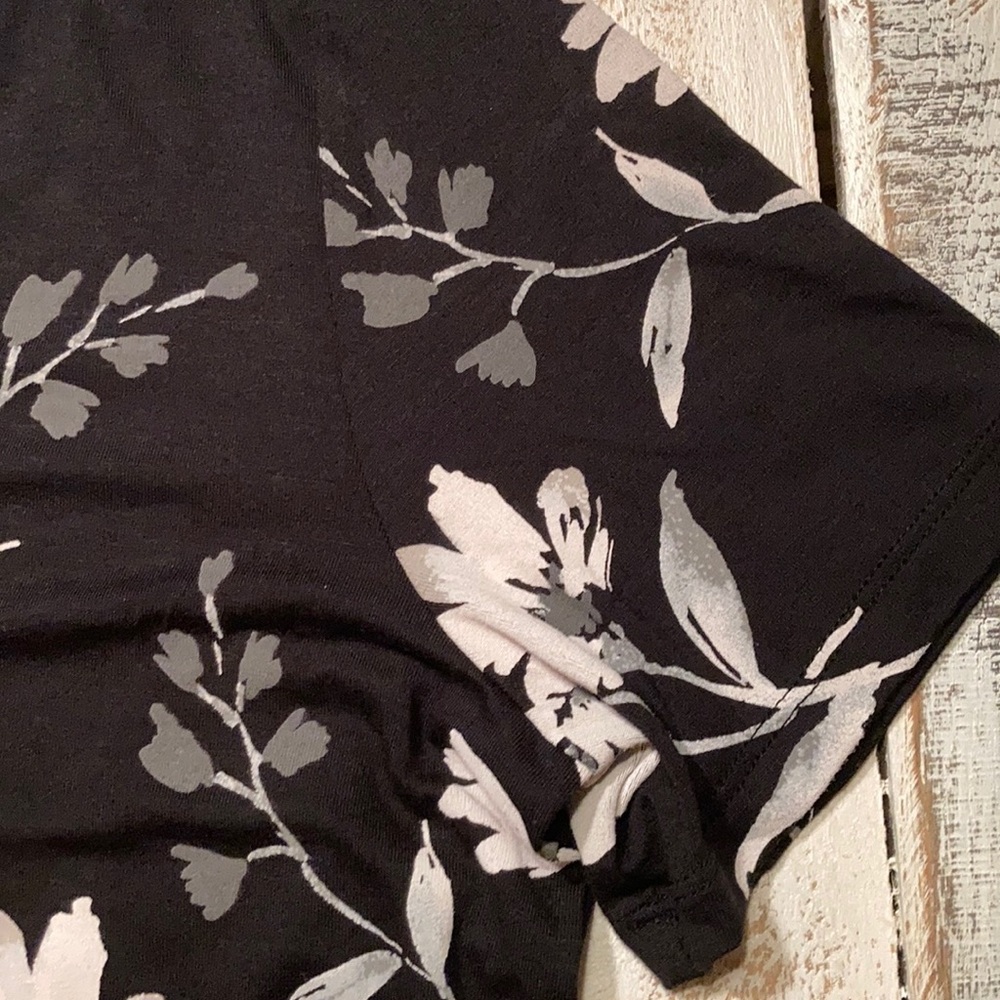 SOLD NWT Old Navy Luxe Vneck Top - Picture 4 of 5